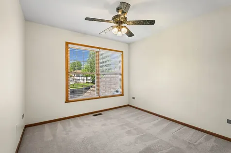 129 Knobb Hill Lane Gurnee IL 60031