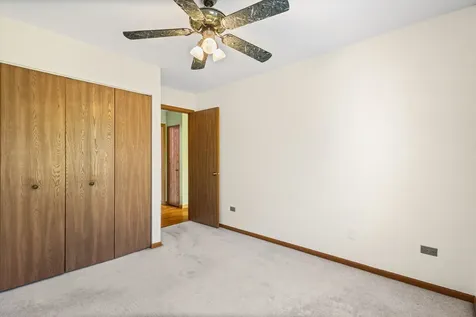 129 Knobb Hill Lane Gurnee IL 60031