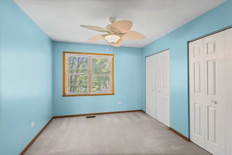 129 Knobb Hill Lane Gurnee IL 60031