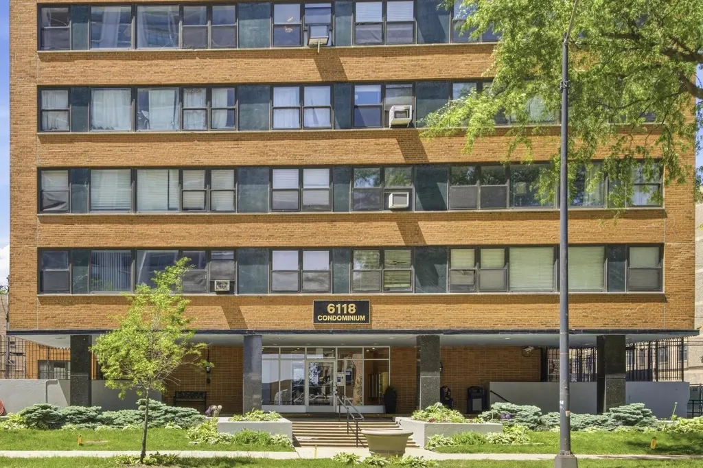 6118 North Sheridan Road Chicago IL 60660