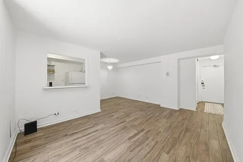6118 North Sheridan Road Chicago IL 60660