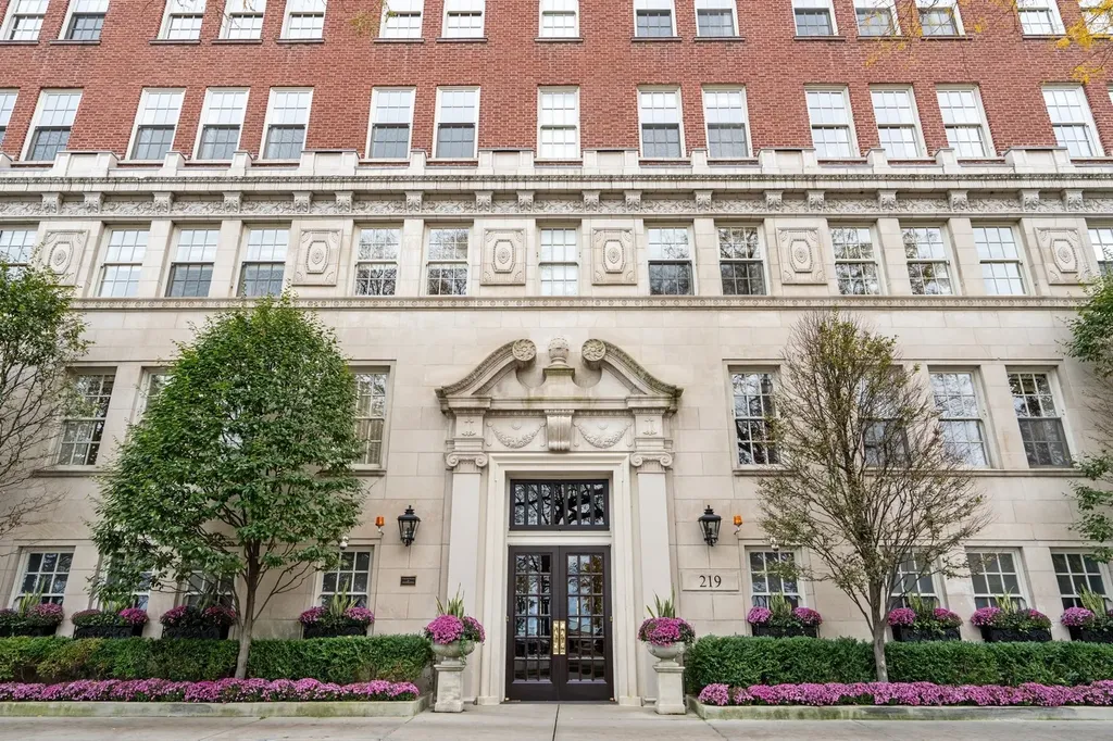 219 East Lake Shore Drive Chicago IL 60611