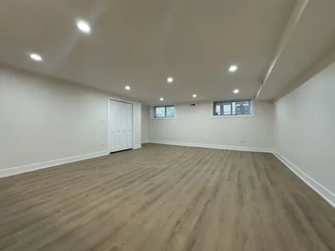 4338 North Clarendon Avenue Chicago IL 60613