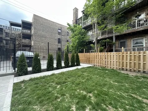 4338 North Clarendon Avenue Chicago IL 60613