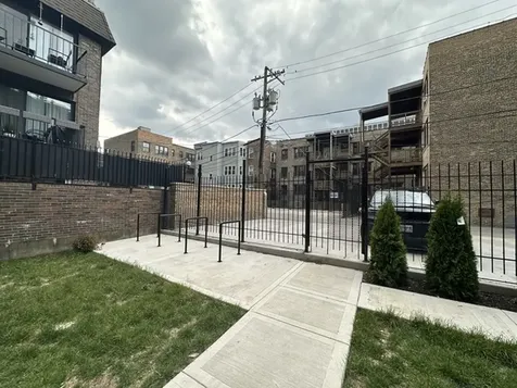 4338 North Clarendon Avenue Chicago IL 60613