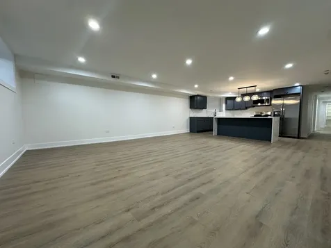 4338 North Clarendon Avenue Chicago IL 60613