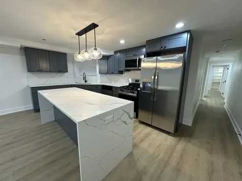 4338 North Clarendon Avenue Chicago IL 60613