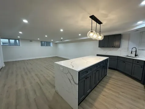 4338 North Clarendon Avenue Chicago IL 60613
