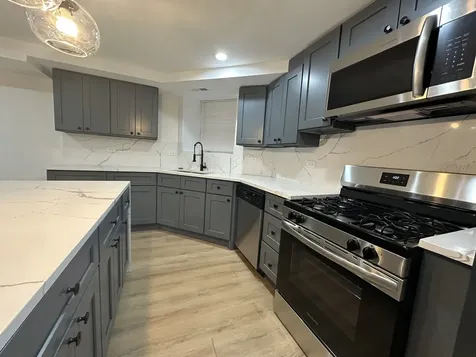 4338 North Clarendon Avenue Chicago IL 60613