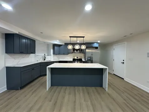 4338 North Clarendon Avenue Chicago IL 60613