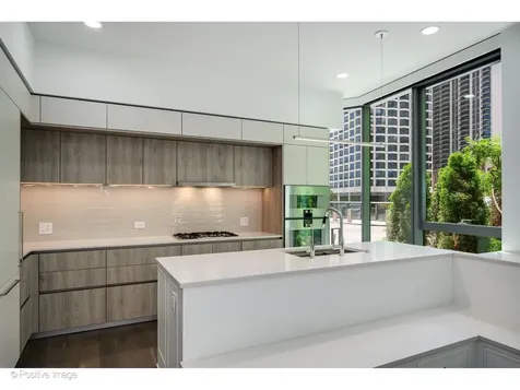 211 North Harbor Drive Chicago IL 60601