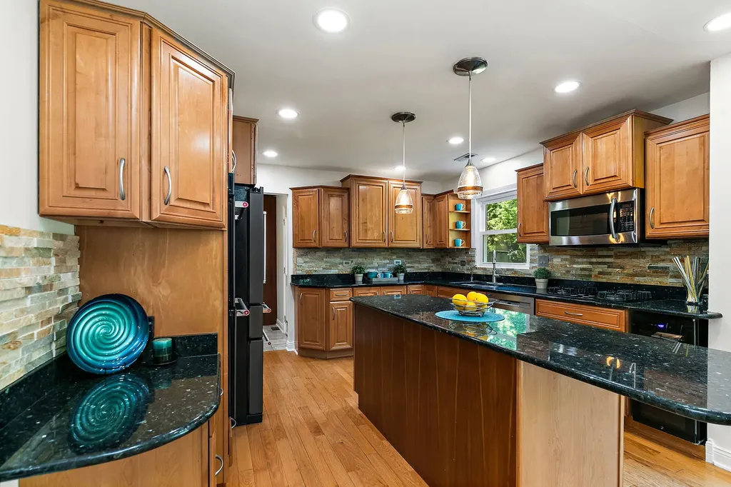 1439 Blackhawk Drive Schaumburg IL 60193