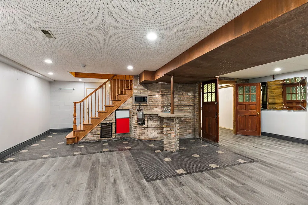 1439 Blackhawk Drive Schaumburg IL 60193
