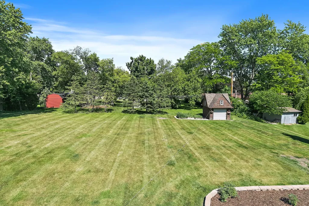 1439 Blackhawk Drive Schaumburg IL 60193
