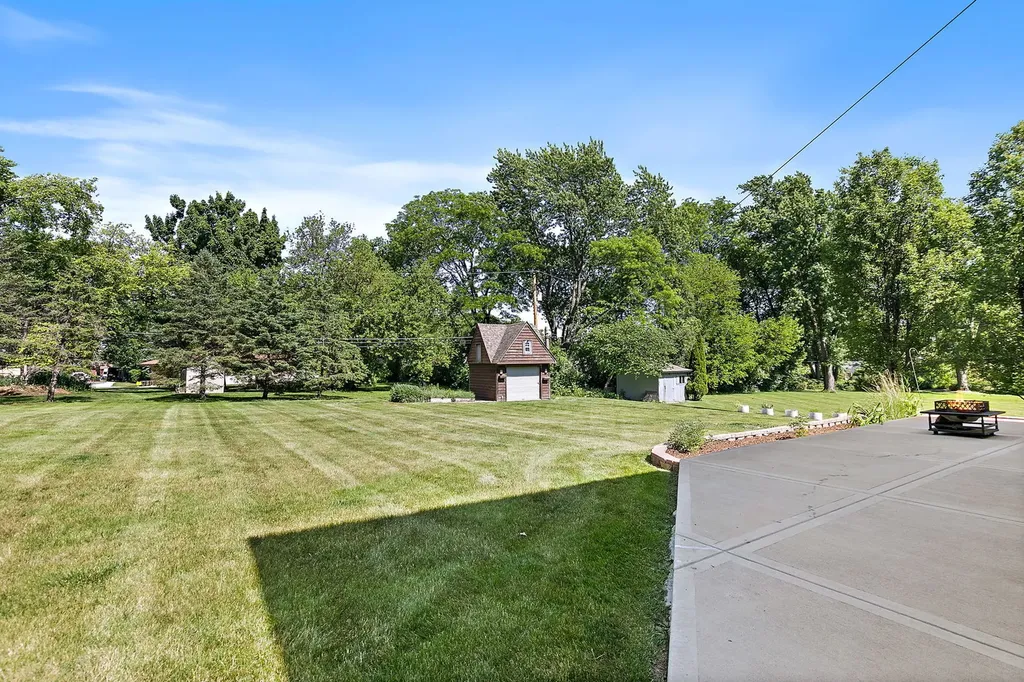 1439 Blackhawk Drive Schaumburg IL 60193