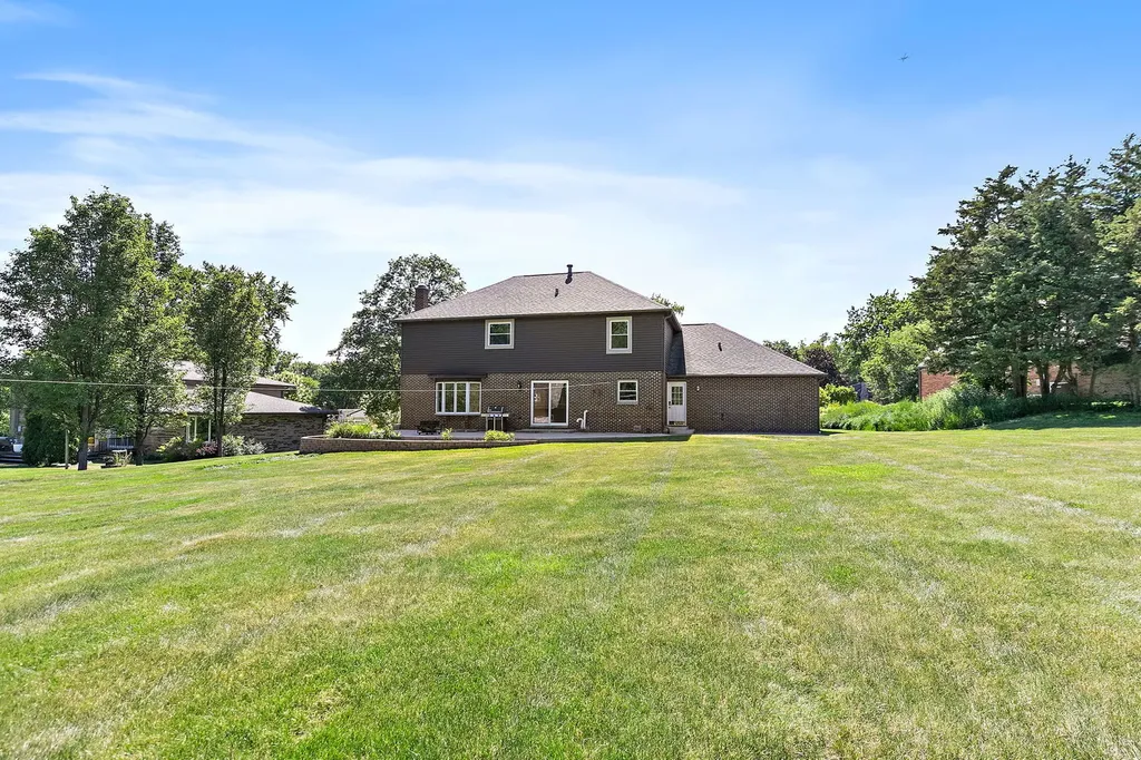 1439 Blackhawk Drive Schaumburg IL 60193