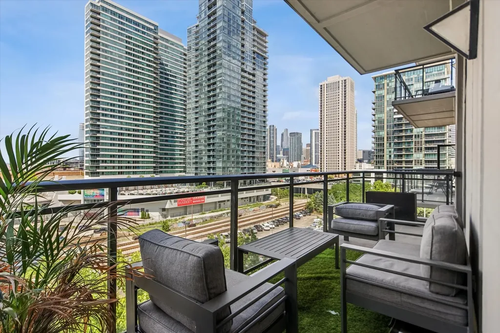 740 West Fulton Street Chicago IL 60661
