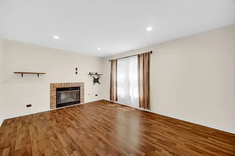 9 Redwood Court Streamwood IL 60107