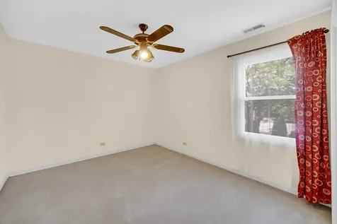 9 Redwood Court Streamwood IL 60107