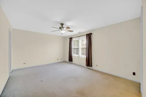 9 Redwood Court Streamwood IL 60107