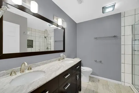 9 Redwood Court Streamwood IL 60107
