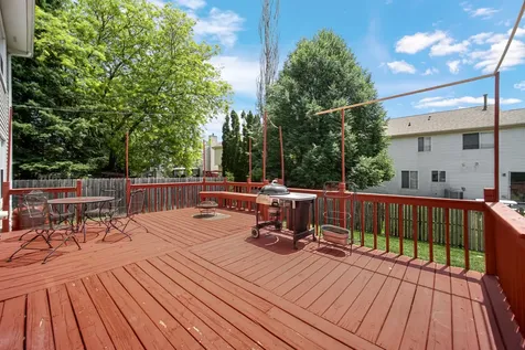 9 Redwood Court Streamwood IL 60107