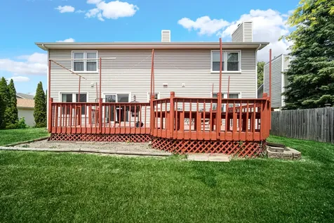 9 Redwood Court Streamwood IL 60107