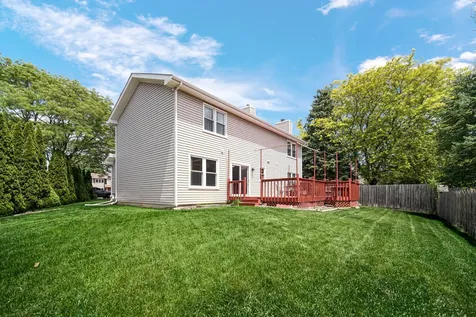 9 Redwood Court Streamwood IL 60107