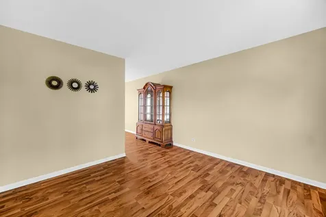 9 Redwood Court Streamwood IL 60107
