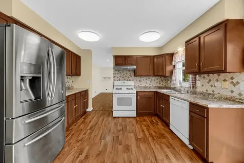 9 Redwood Court Streamwood IL 60107