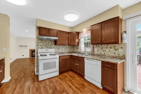 9 Redwood Court Streamwood IL 60107