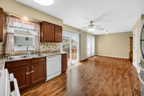 9 Redwood Court Streamwood IL 60107