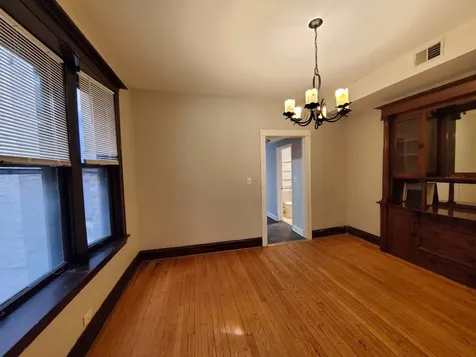 665 West Roscoe Street Chicago IL 60657