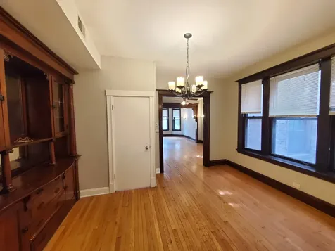 665 West Roscoe Street Chicago IL 60657