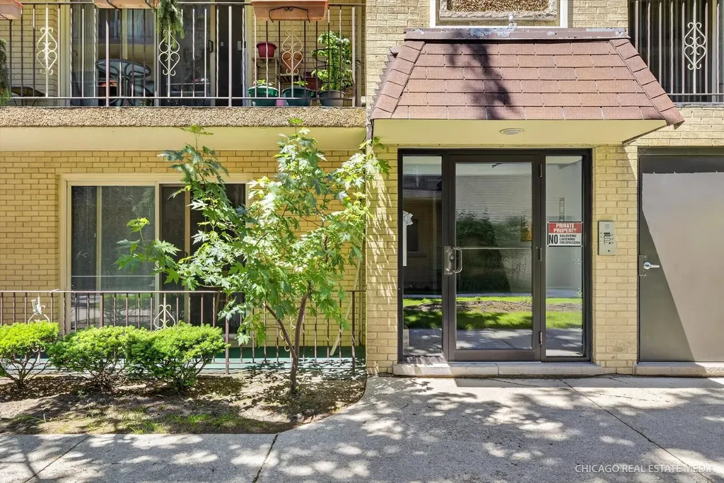 6316 West Montrose Avenue Chicago IL 60634
