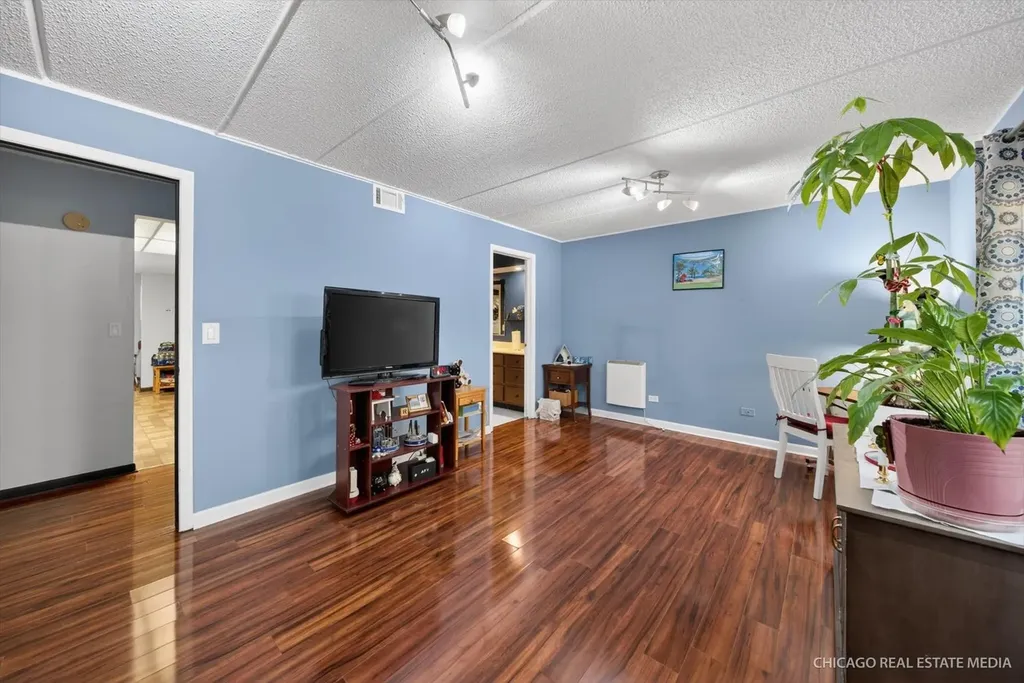 6316 West Montrose Avenue Chicago IL 60634