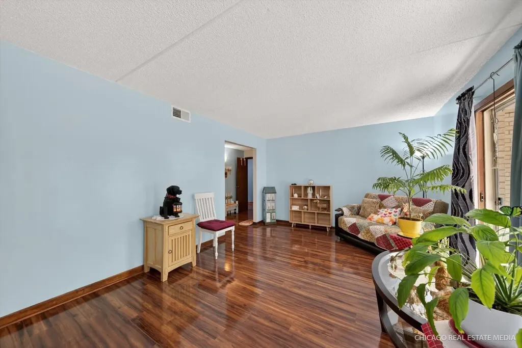 6316 West Montrose Avenue Chicago IL 60634