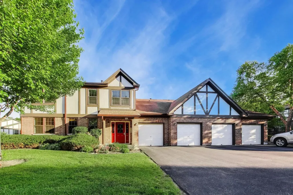 306 Carriage Way Bloomingdale IL 60108