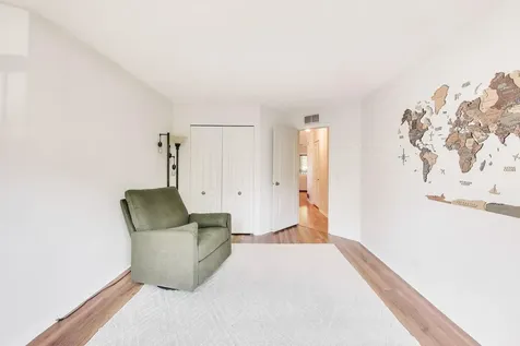306 Carriage Way Bloomingdale IL 60108