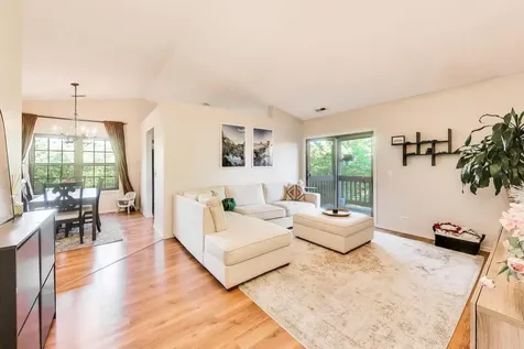 306 Carriage Way Bloomingdale IL 60108