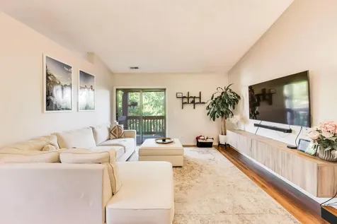 306 Carriage Way Bloomingdale IL 60108