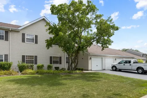 106 Gant Circle Streamwood IL 60107