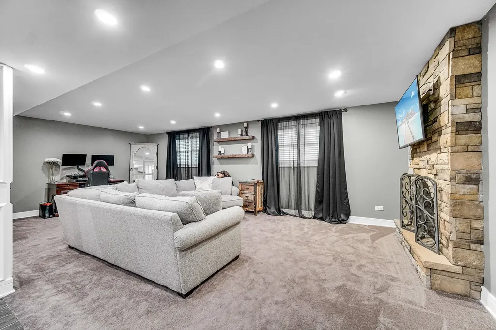 1629 Claremont Drive Darien IL 60561