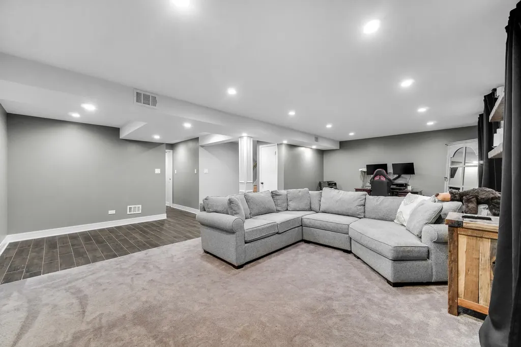 1629 Claremont Drive Darien IL 60561