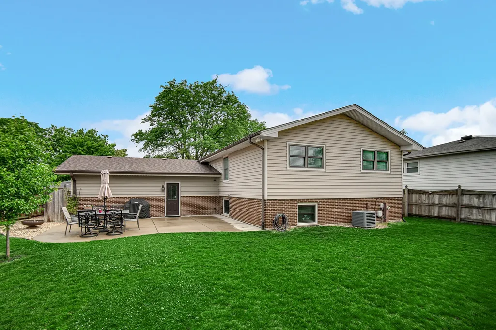 1629 Claremont Drive Darien IL 60561