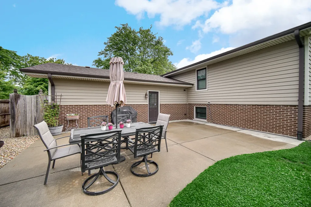 1629 Claremont Drive Darien IL 60561