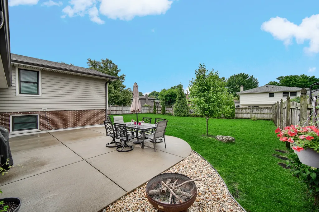 1629 Claremont Drive Darien IL 60561