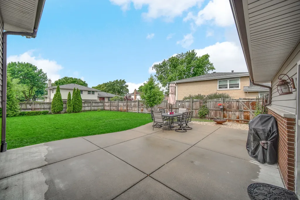1629 Claremont Drive Darien IL 60561