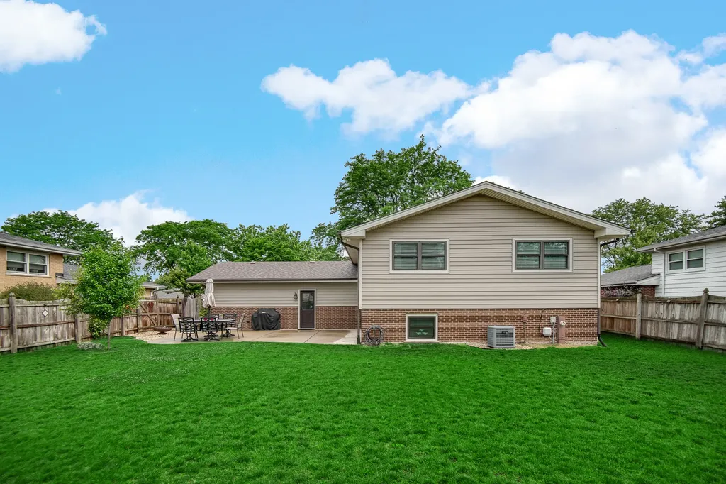 1629 Claremont Drive Darien IL 60561