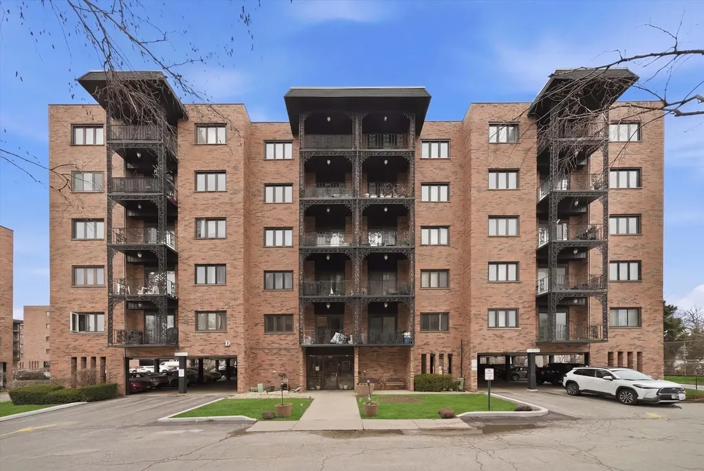 9331 Landings Lane Des Plaines IL 60016